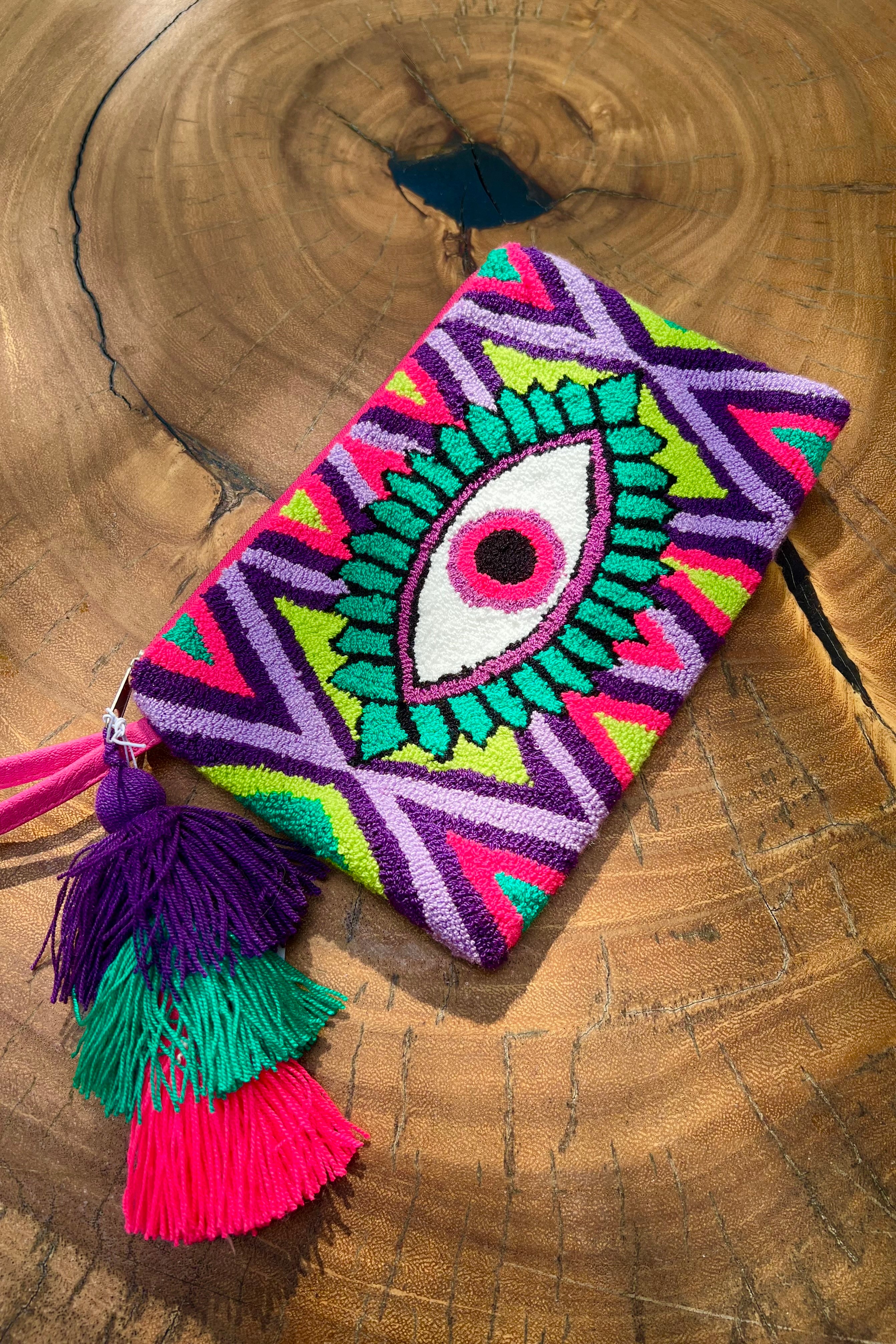 Ojito Clutch in Purple Hot Pink