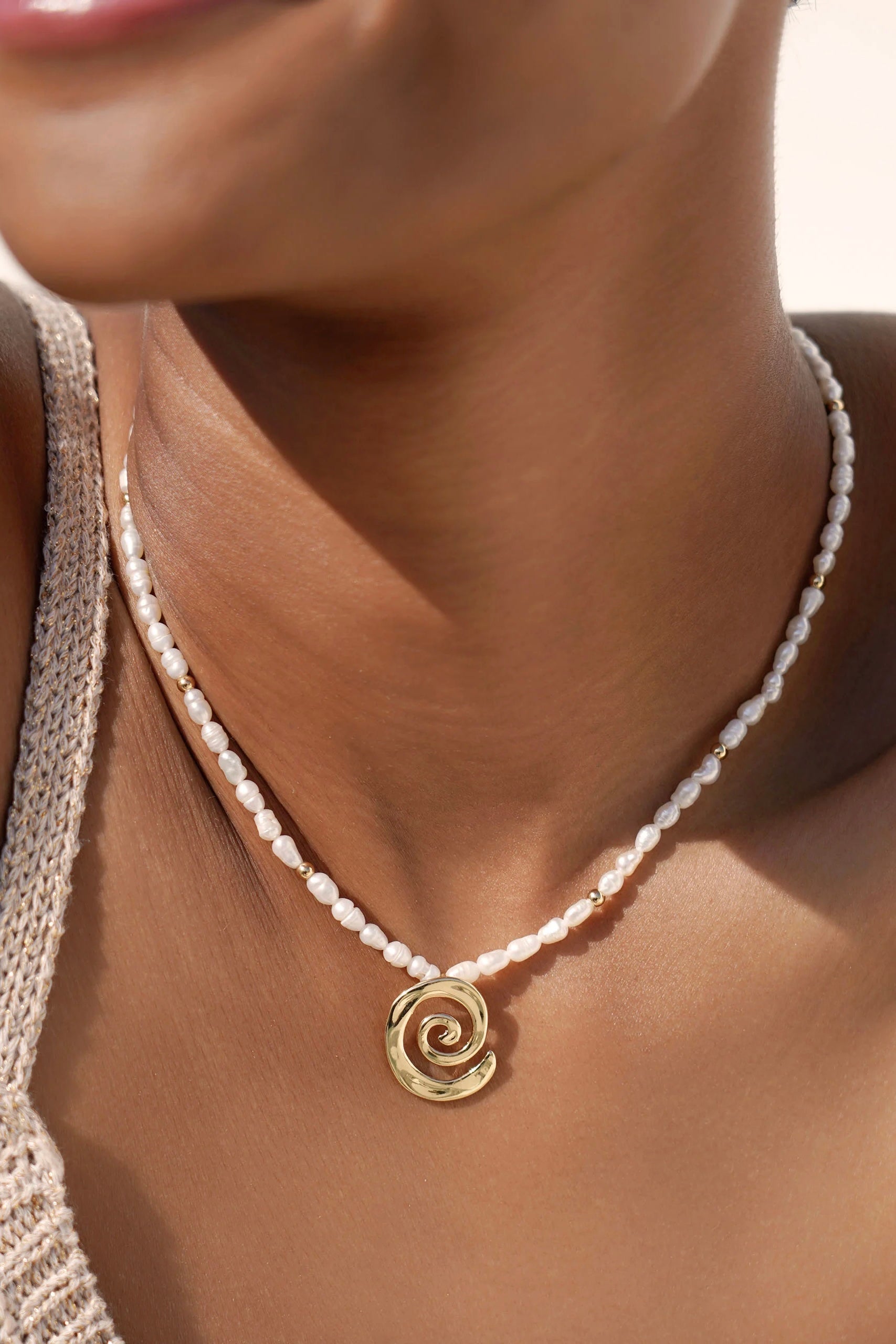 Aura Swirl Choker